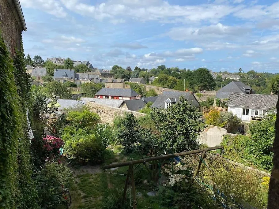 Appartement En Plein Coeur Historique De Dinan 0*,